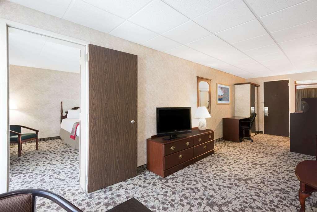 Ramada Plaza By Wyndham Portland Exterior foto